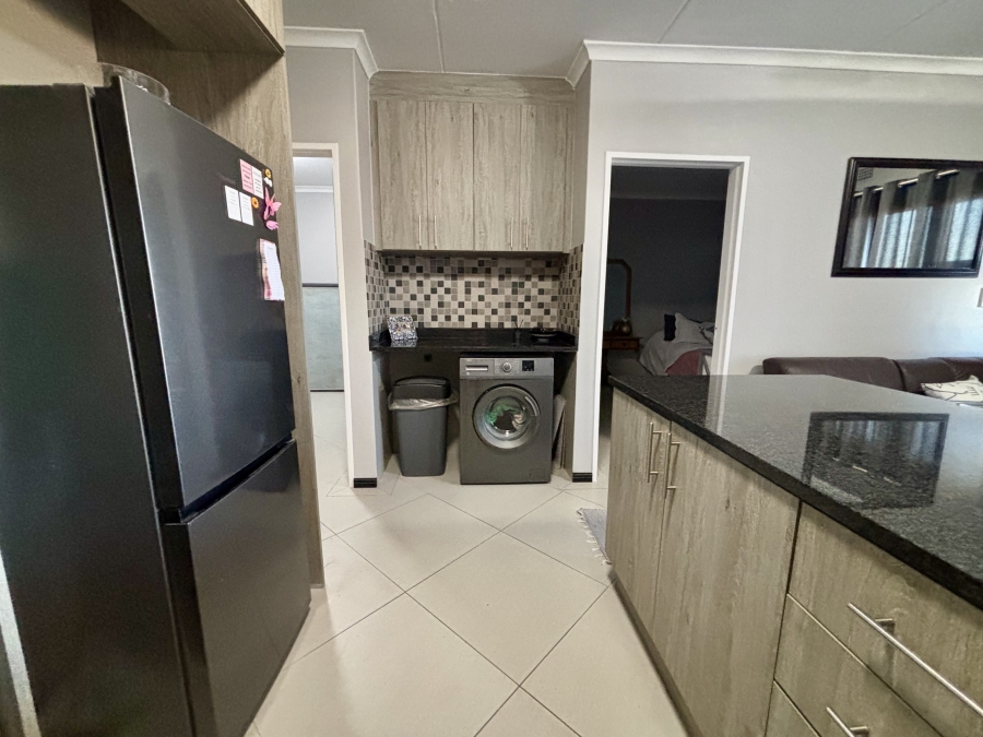 To Let 2 Bedroom Property for Rent in Buh Rein Estate Western Cape